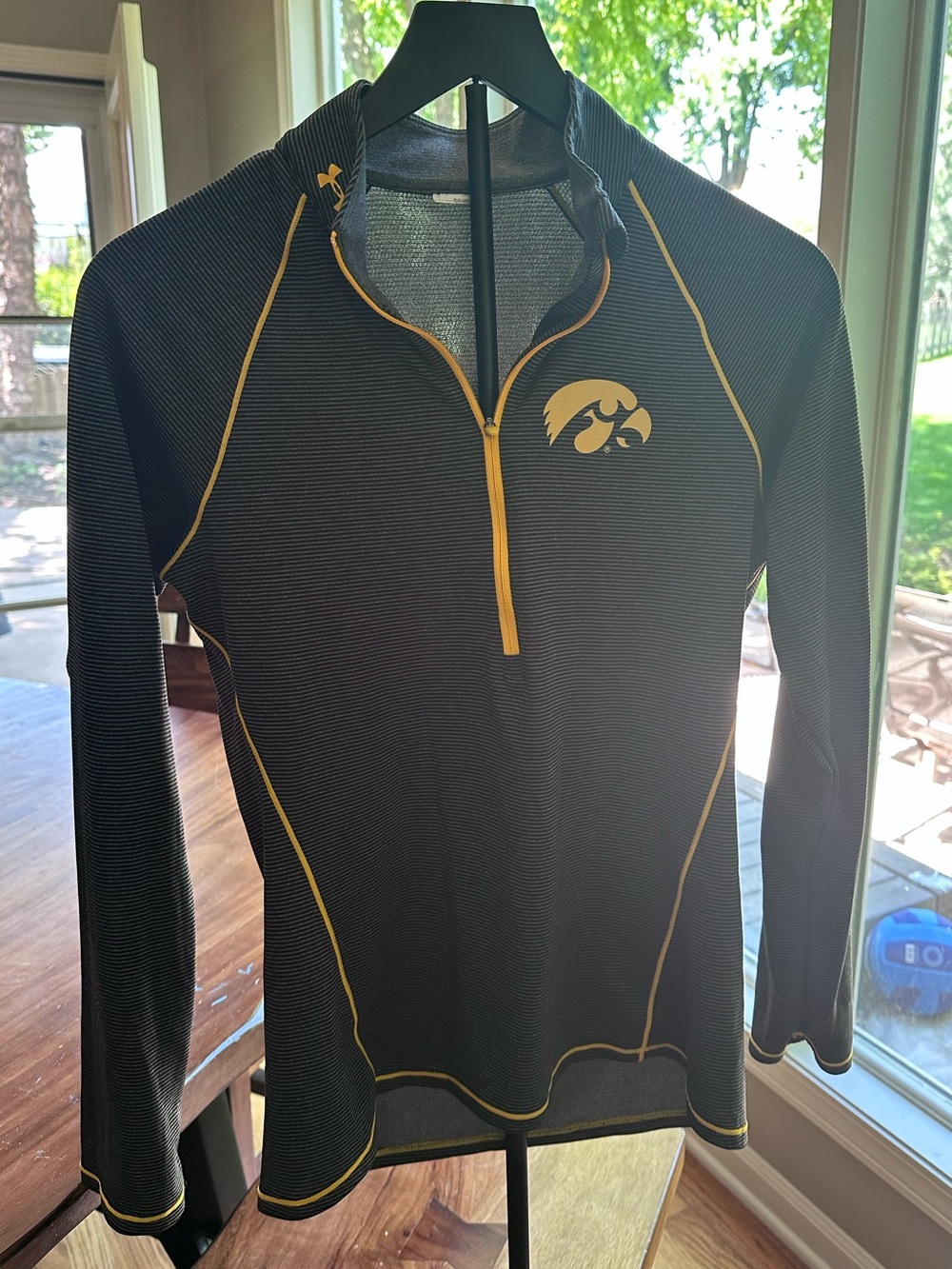 Iowa Hawkeyes Womens Small Quarter Zip Athletic Pullover Black Gold